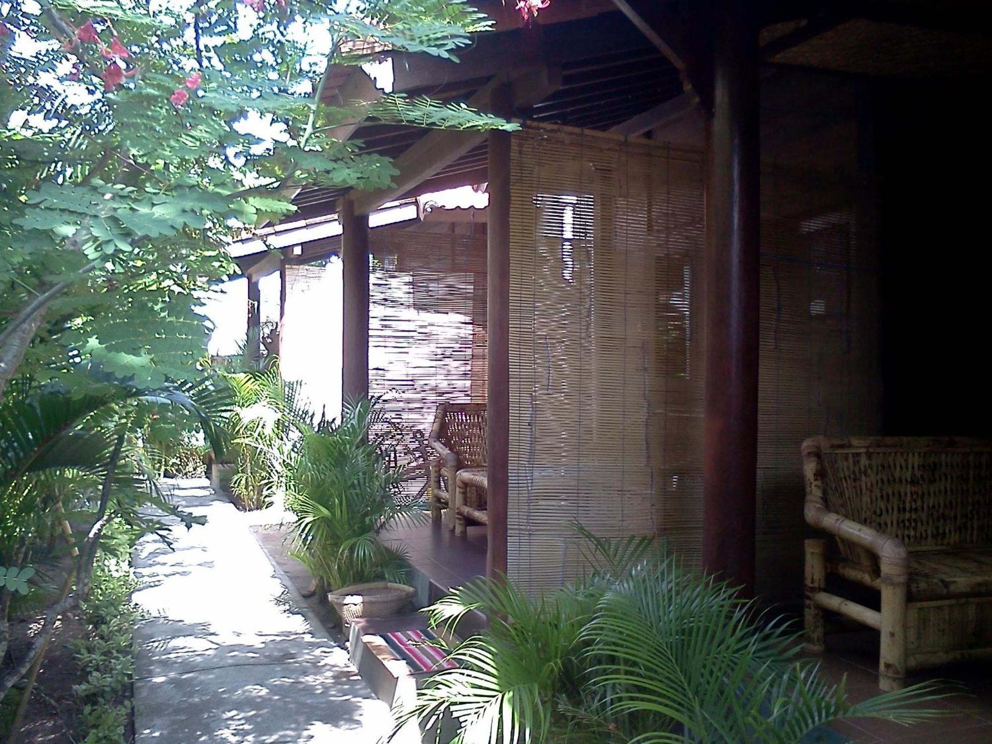 Alexyane Paradise Bungalow Hotel Gili Trawangan Exterior photo