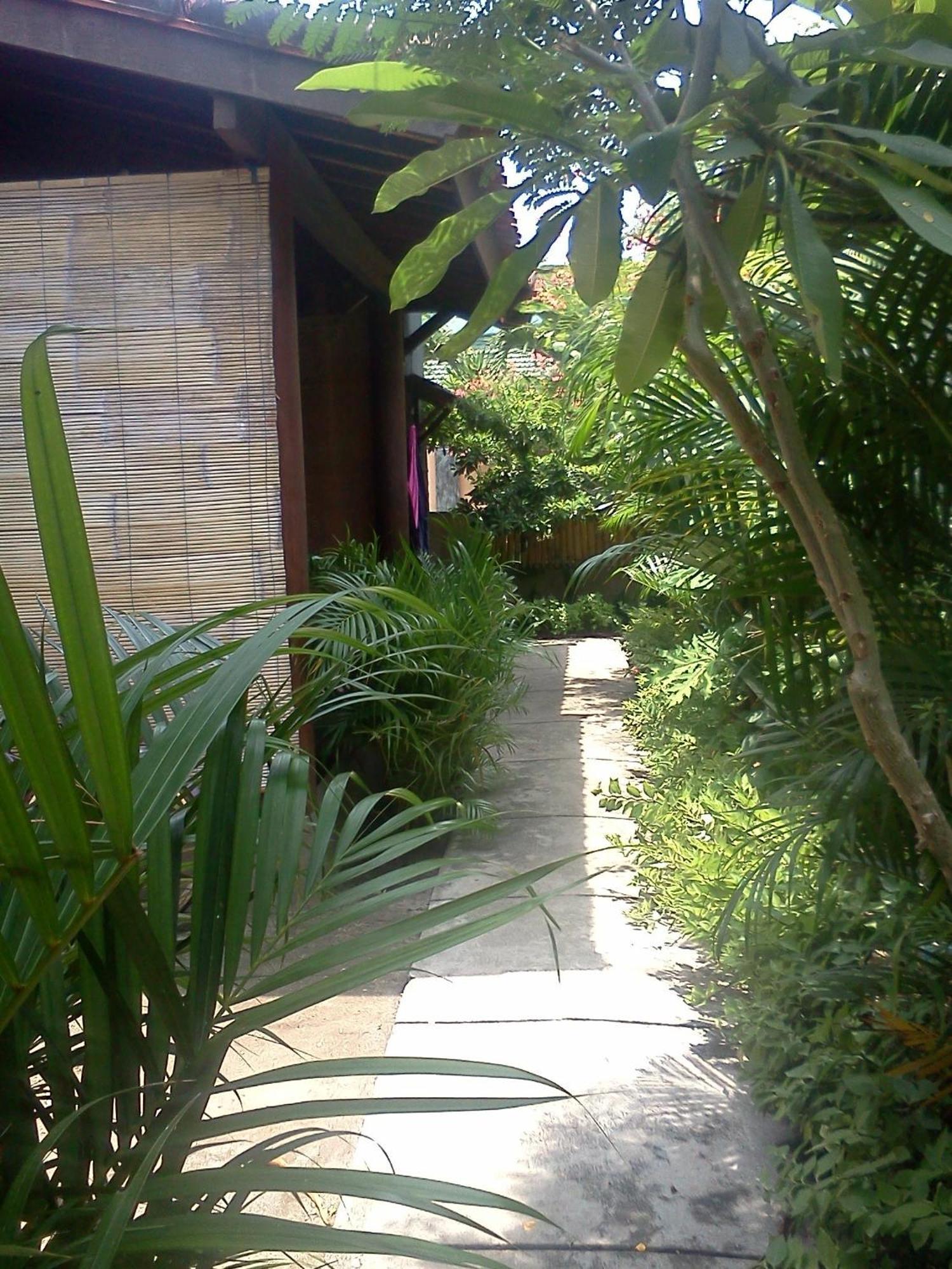 Alexyane Paradise Bungalow Hotel Gili Trawangan Exterior photo