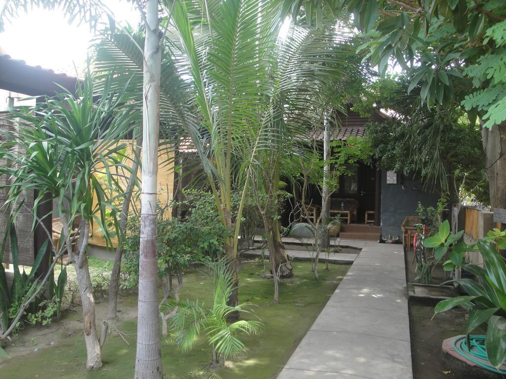 Alexyane Paradise Bungalow Hotel Gili Trawangan Exterior photo